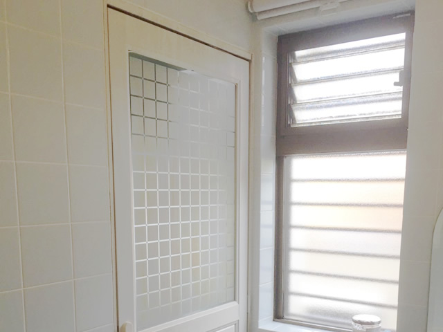浴室ガラスルーバー窓リフォーム　カバー工法　名古屋市名東区